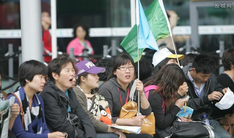 警惕旅游陷阱，老人跟团游被忽悠购买海景房事件曝光与反思